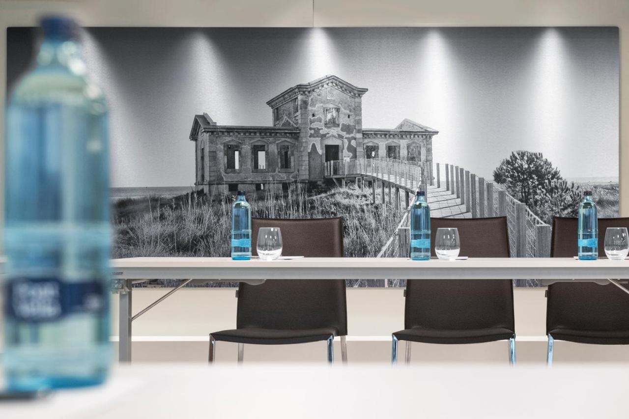 Salles Ciutat Del Prat Barcelona Airport El Prat de Llobregat Bagian luar foto